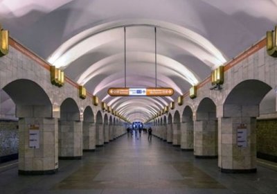 Peterburgda metro tagida vafot etgan o‘zbekistonlik fuqaro qasddan rels ustiga itarib yuborilgan фото