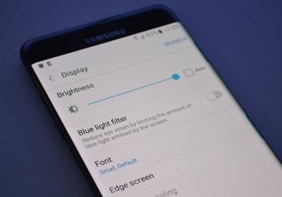 Android 7.0 версиясига янгиланган Samsung Galaxy S7 ва S7 Edge’да кўк нур фильтри пайдо бўлади фото