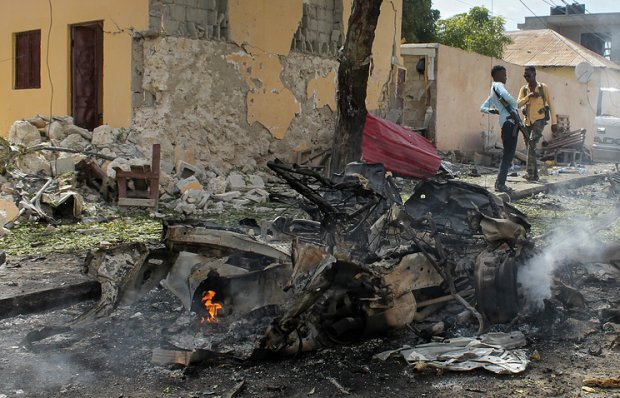 Сомалида террорчилар автомобилни порлатиб юборишди