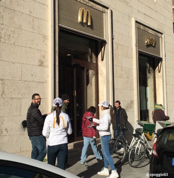 Rimliklar Vatikan hududida McDonald's ochilganidan g‘azablanishmoqda